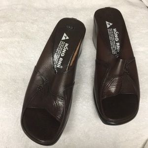 Hong ANH Slip On Sandal Sz 7.0 Great Condition